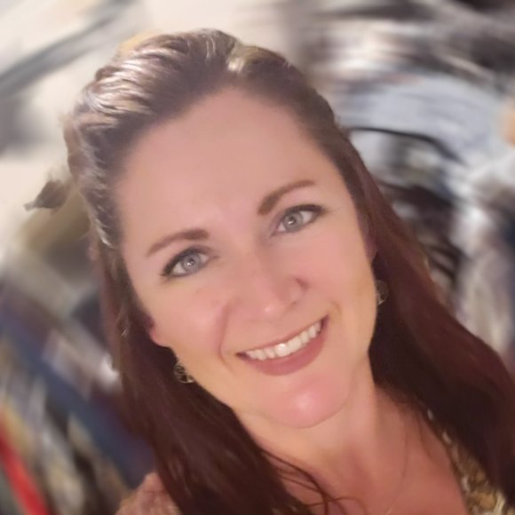 Meet your Posher, Kelly - Picture 1 of 9